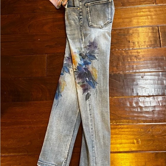 Frank Lyman jeans Airbrush look. Gorgeous matching scarf belt. EUC. - Picture 3 of 4